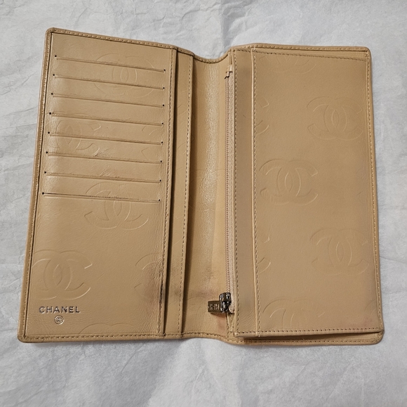 Chanel Cream and Black Cambon Bifold Wallet - Picture 6 of 16